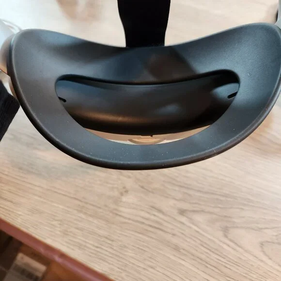 Meta Quest 2 VR Headset – Elite Strap w/ Battery + Carrying Case – Barely Used - Picture 9 of 10